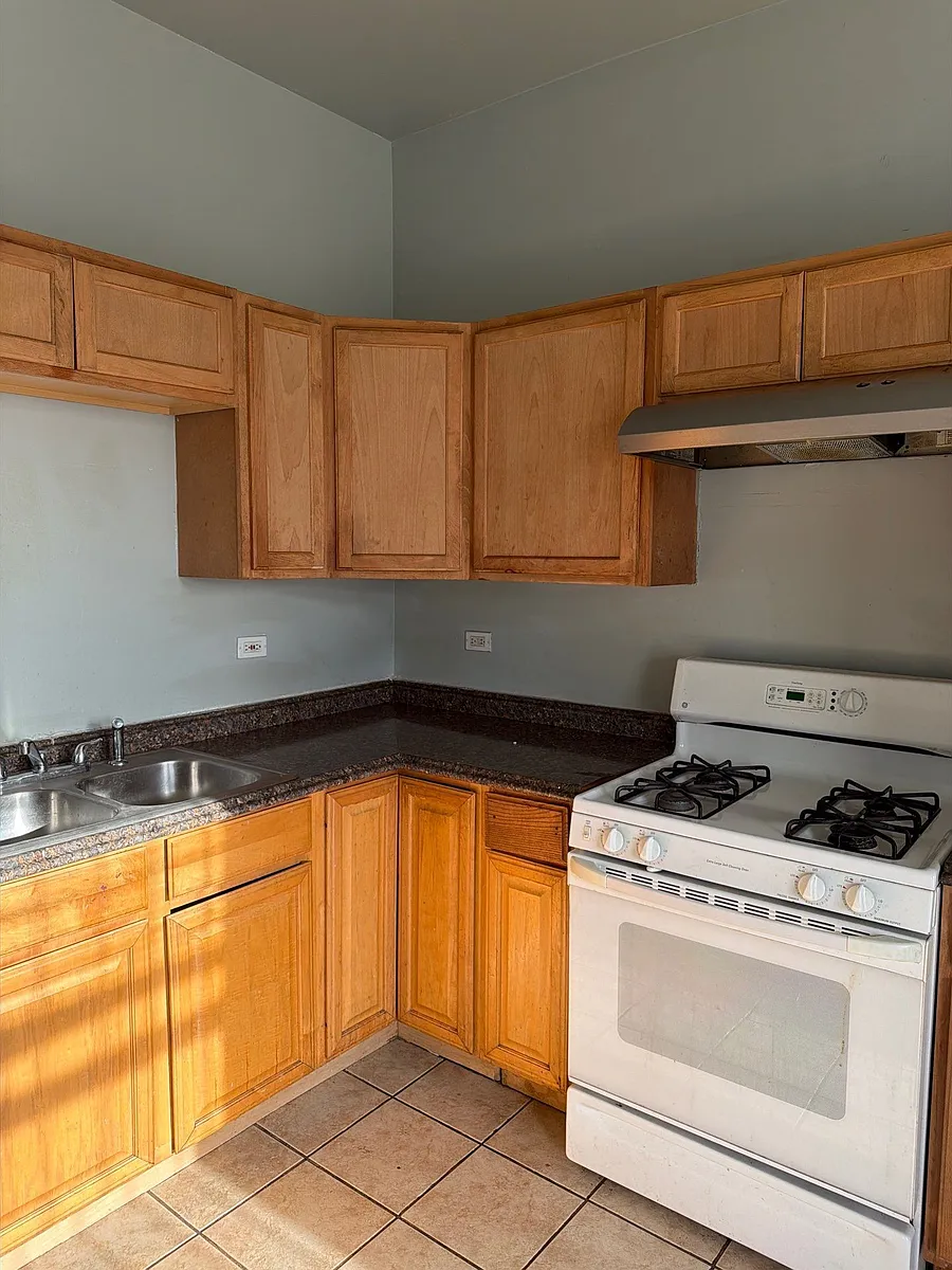 Building Photo - 1515 S Millard Ave