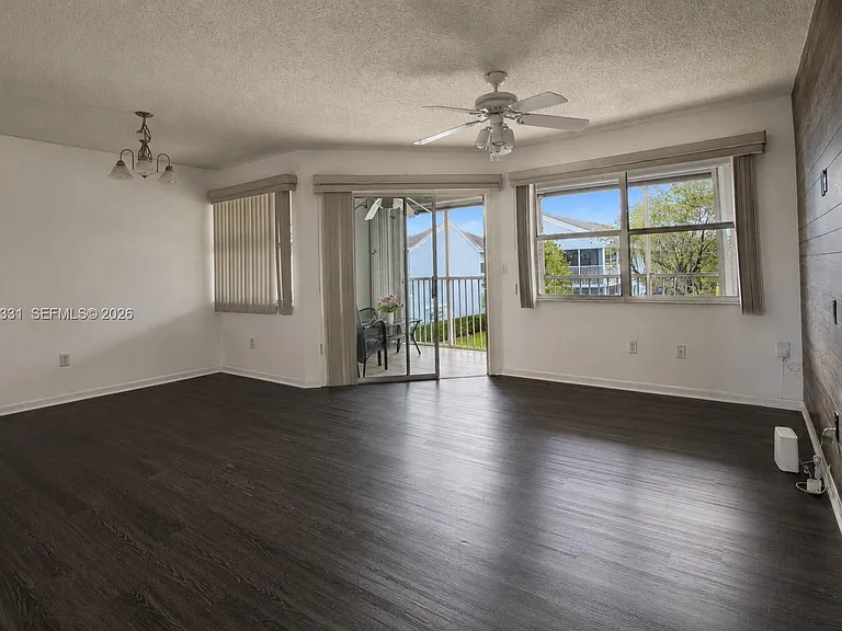2518 SE 20th Pl #203-B — Photo 7