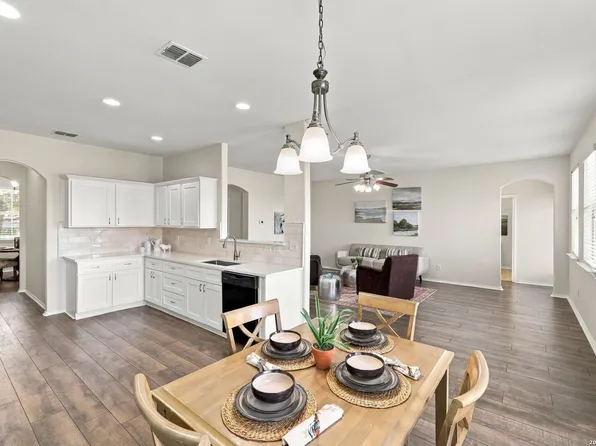 3747 Columbia, Cibolo, TX 78108