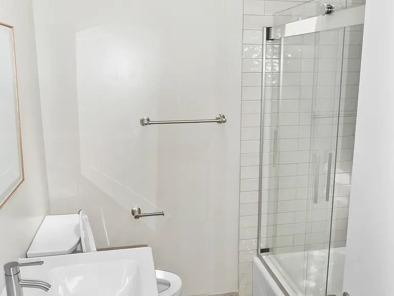 501 N Kings Rd #104 — Photo 7