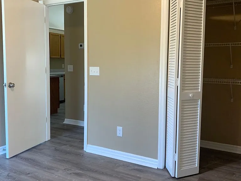 1212 Moses Creek Ct — Photo 17