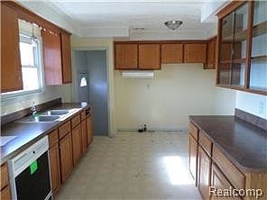 5th image of 25039 Leach St