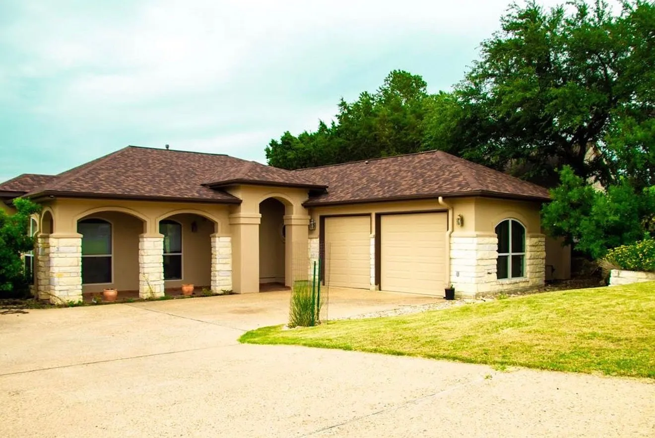 3 bed, 2.5 bath, 2312 sqft, $2,700 — Photo 1