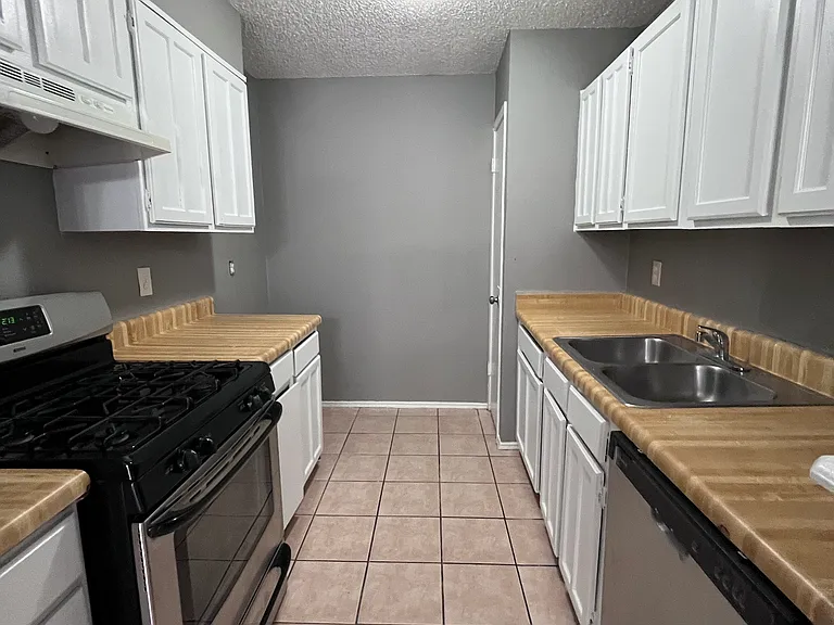 2022 Greencourt Dr — Photo 4