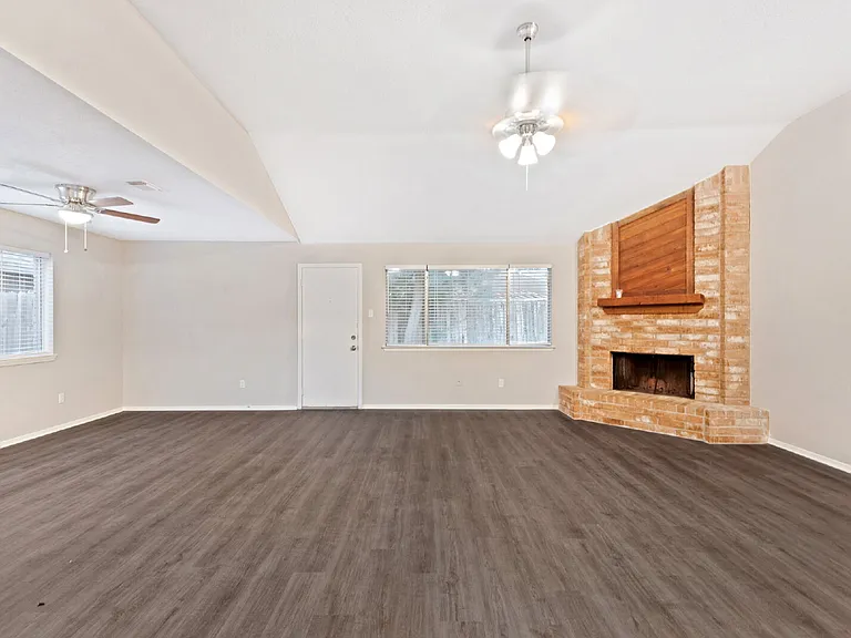 2411 Cypressvine Dr — Photo 12