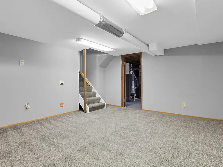 933 Briaro St — Photo 38