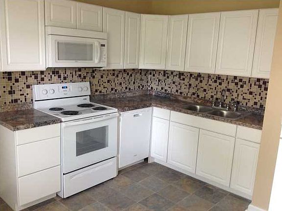 3rd image of 3968 Birmingham Dr