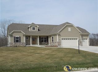 W226N8875 Jolyn Dr, Lisbon, WI 53089