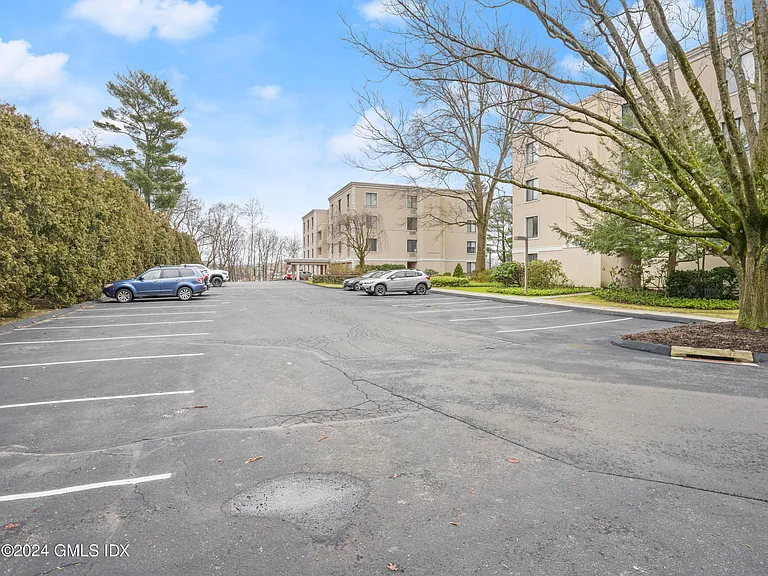 1525 E Putnam Ave #407 — Photo 13