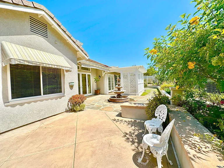 933 Highland Park — Photo 22