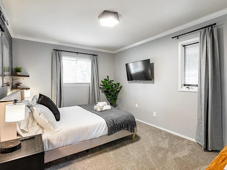 18836 Webster Ave — Photo 15
