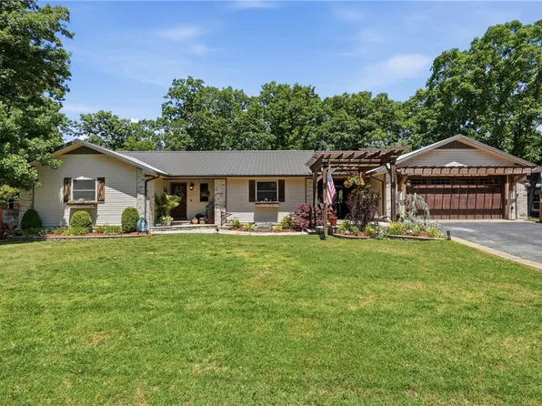 11 Country Club Dr, Holiday Island, AR 72631