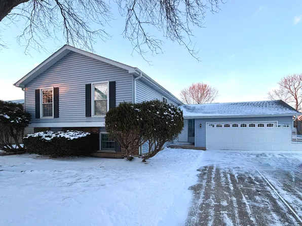 5216 Abbey Dr, McHenry, IL 60050