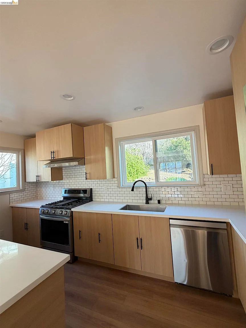 83 Alamo Ave photo 1