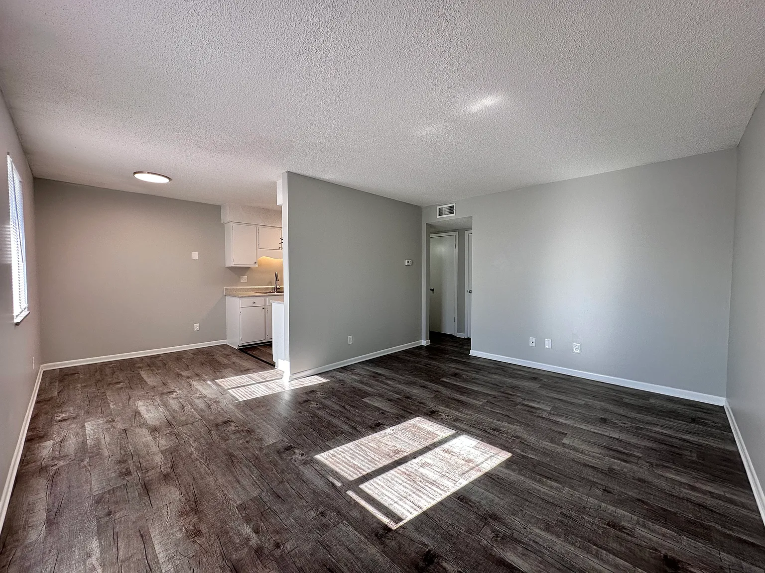 1 bed, 585 sqft, $1,088 — Photo 2