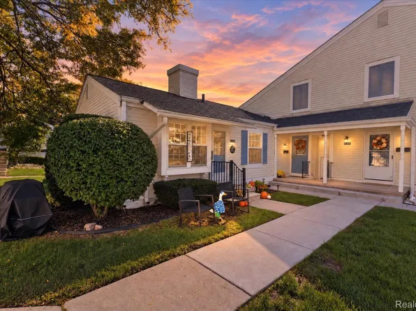 21248 E Glen Haven Cir, Northville, MI 48167