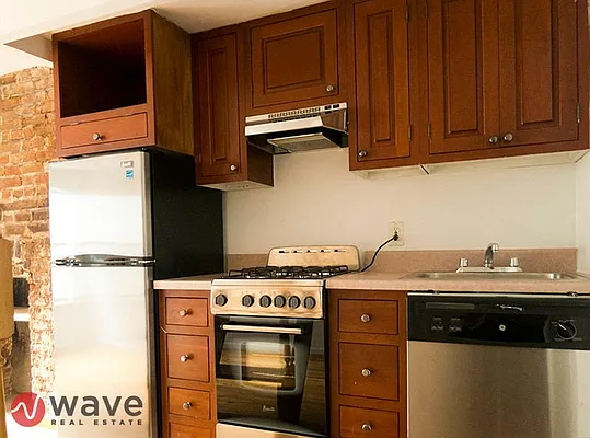 Rented by Wave Real Estate Group | media 32