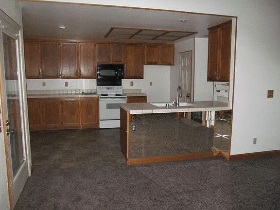 5th image of 440 Youngsdale Dr