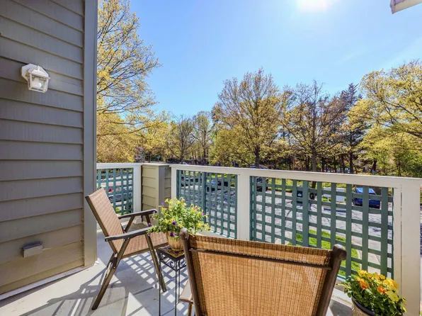 11703 Summerchase Cir APT B, Reston, VA 20194