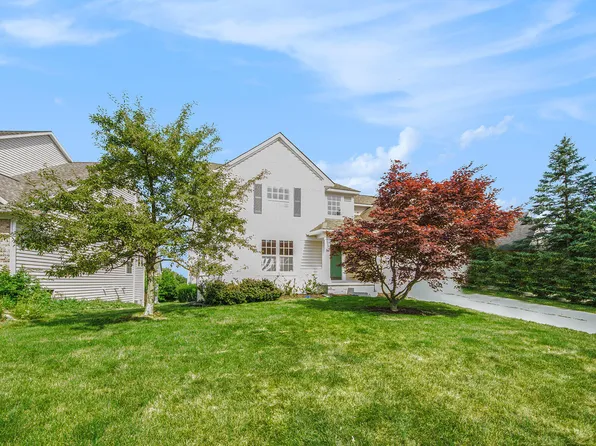 4871 S Ridgeside Cir, Ann Arbor, MI 48105