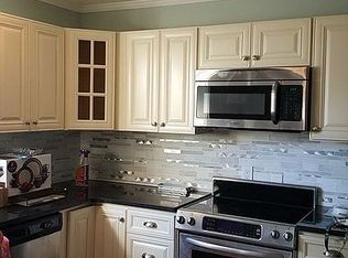 17 Colonial Ave, Tiverton, RI 02878