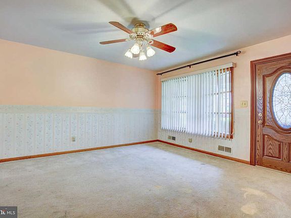 3rd image of 19 Mapledale Ave