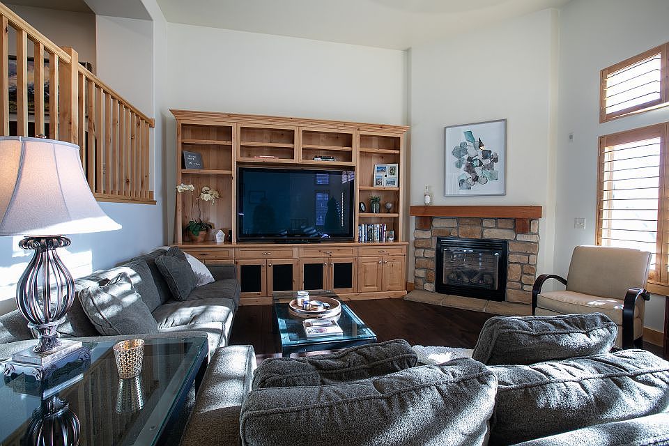 1st image of 5489 Luge Ln