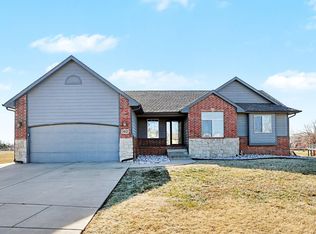 2401 N Woodridge Cir, Wichita, KS 67226