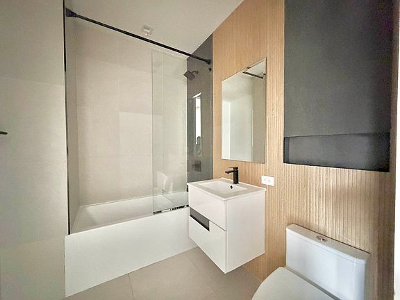 4th image of 141 Frost St #2C