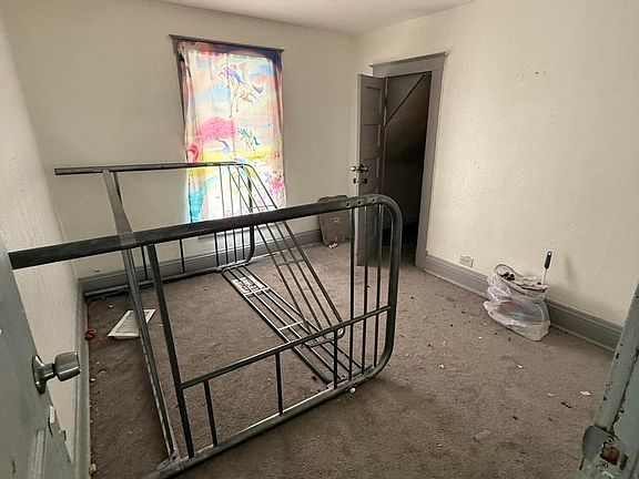 5th image of 1102 Montrose Ave
