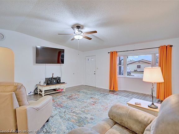2nd image of 3810 Thunderbird Hill Cir