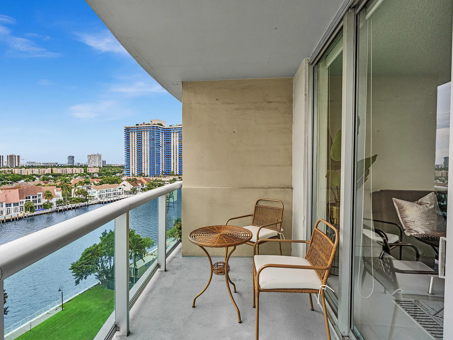 2 bed, 2.0 bath, 1525 sqft, $3,500 — Photo 3