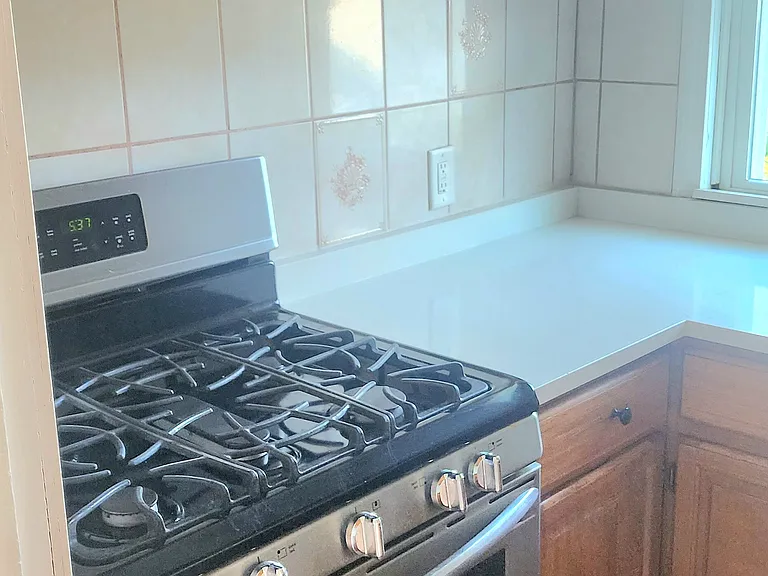 65 W Cole St #2 — Photo 9