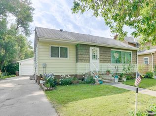 213 4th St NE, Hillsboro, ND 58045