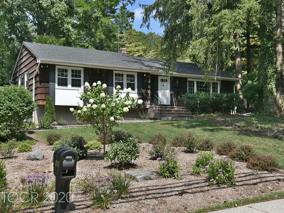 1st image of 924 Hillsdale Ave