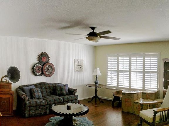 3rd image of 10274 Mirabel Ln