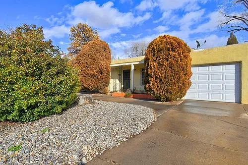 1116 Summit Dr NE Photo 1