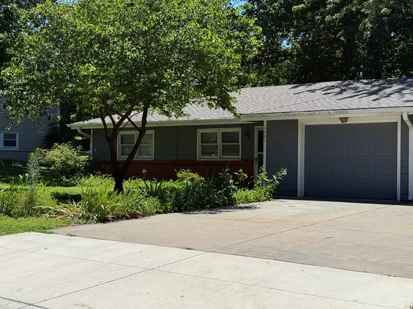 3501 Lazy Brook Ln, Lawrence, KS 66047