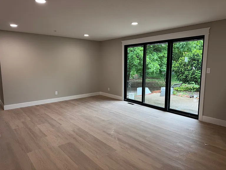 3033 Dickens Ave — Photo 6