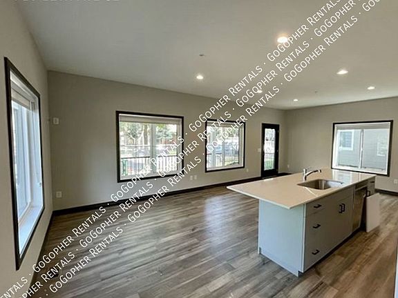 5th image of 716 12th Ave SE