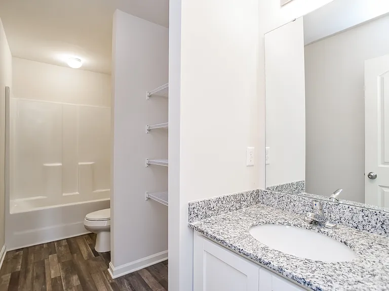 4033 Lake Russell Dr — Photo 12