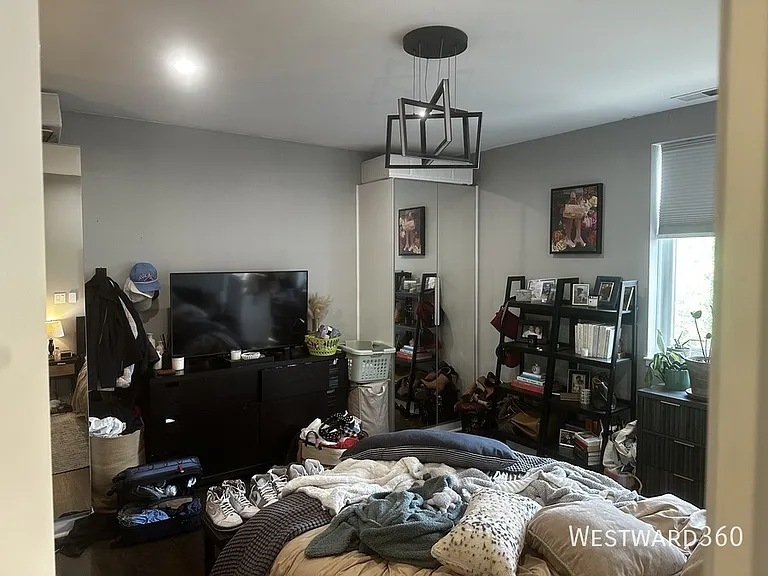 1830 N Winchester Ave #315 — Photo 9