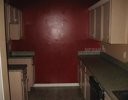 4th image of 681 Lexington Dr