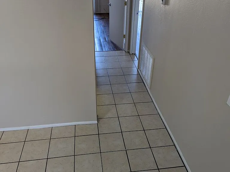 Villa Del Rey Apartment Homes — Photo 38