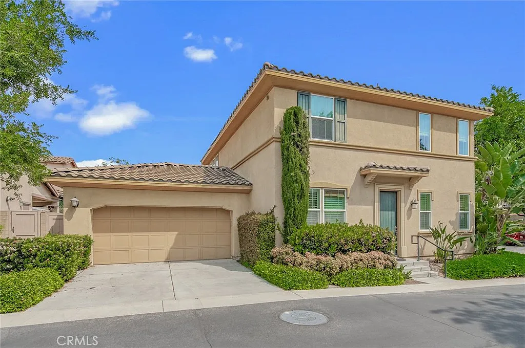 4 bed, 4.5 bath, 2439 sqft, $5,800 — Photo 2