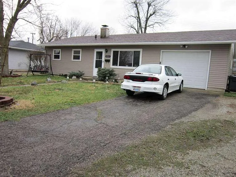 1018 Stewart Ave photo 1