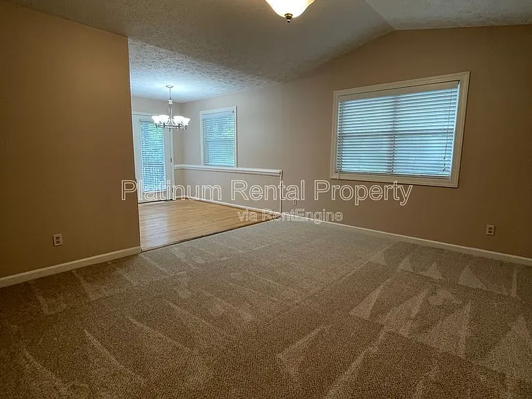 268 Jennifer Ct — Photo 4