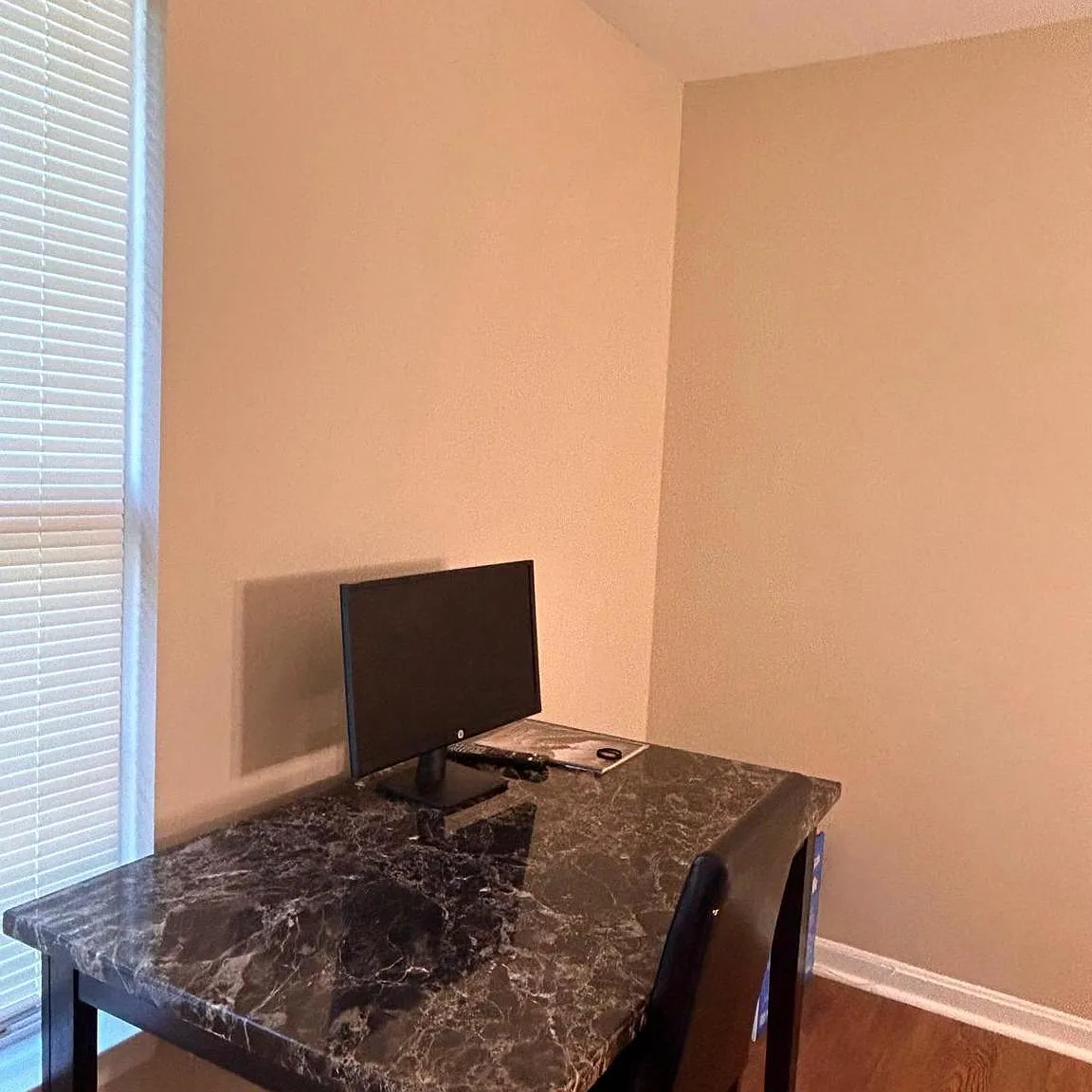 1 bed, 2288 sqft, $1,100 — Photo 3