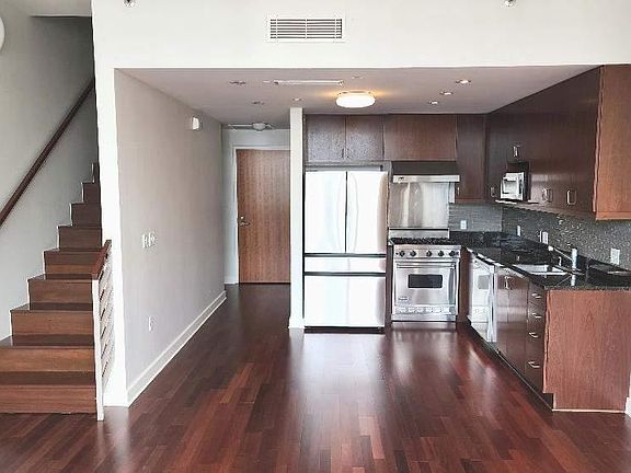 2nd image of 207 King St #702L