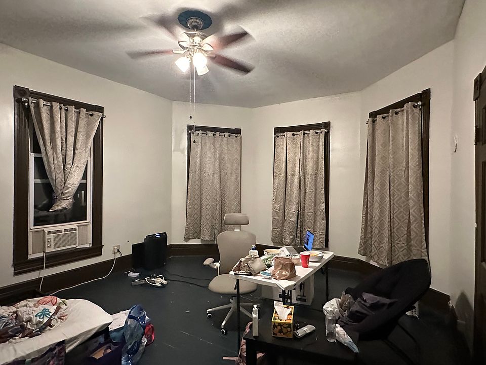 2nd image of 515 W 6th St #2